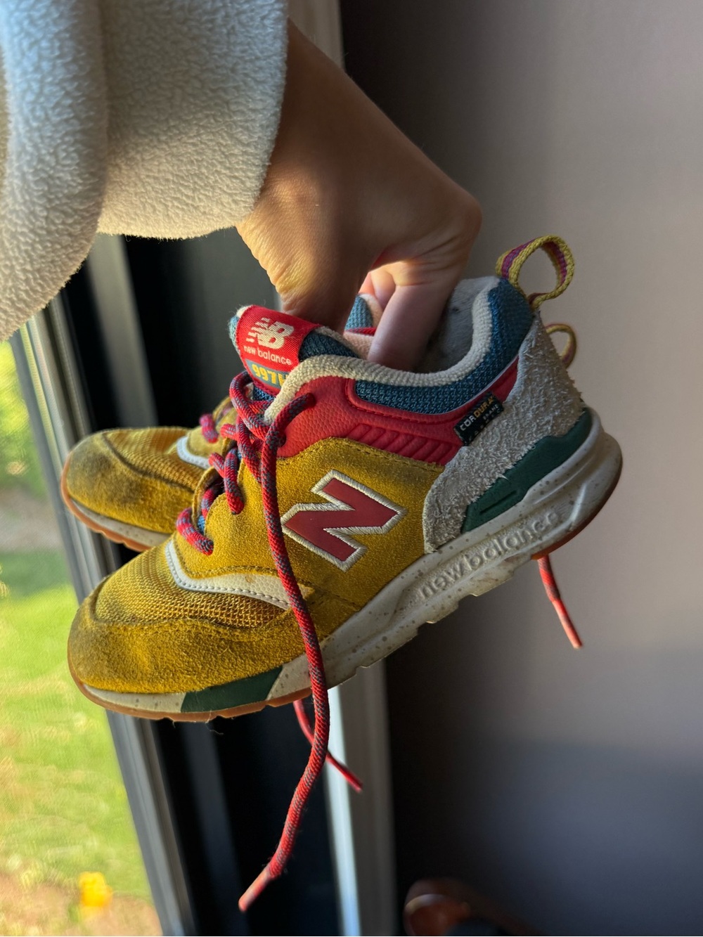 SIZE 10 TODDLER NEW BALANCE SNEAKERS